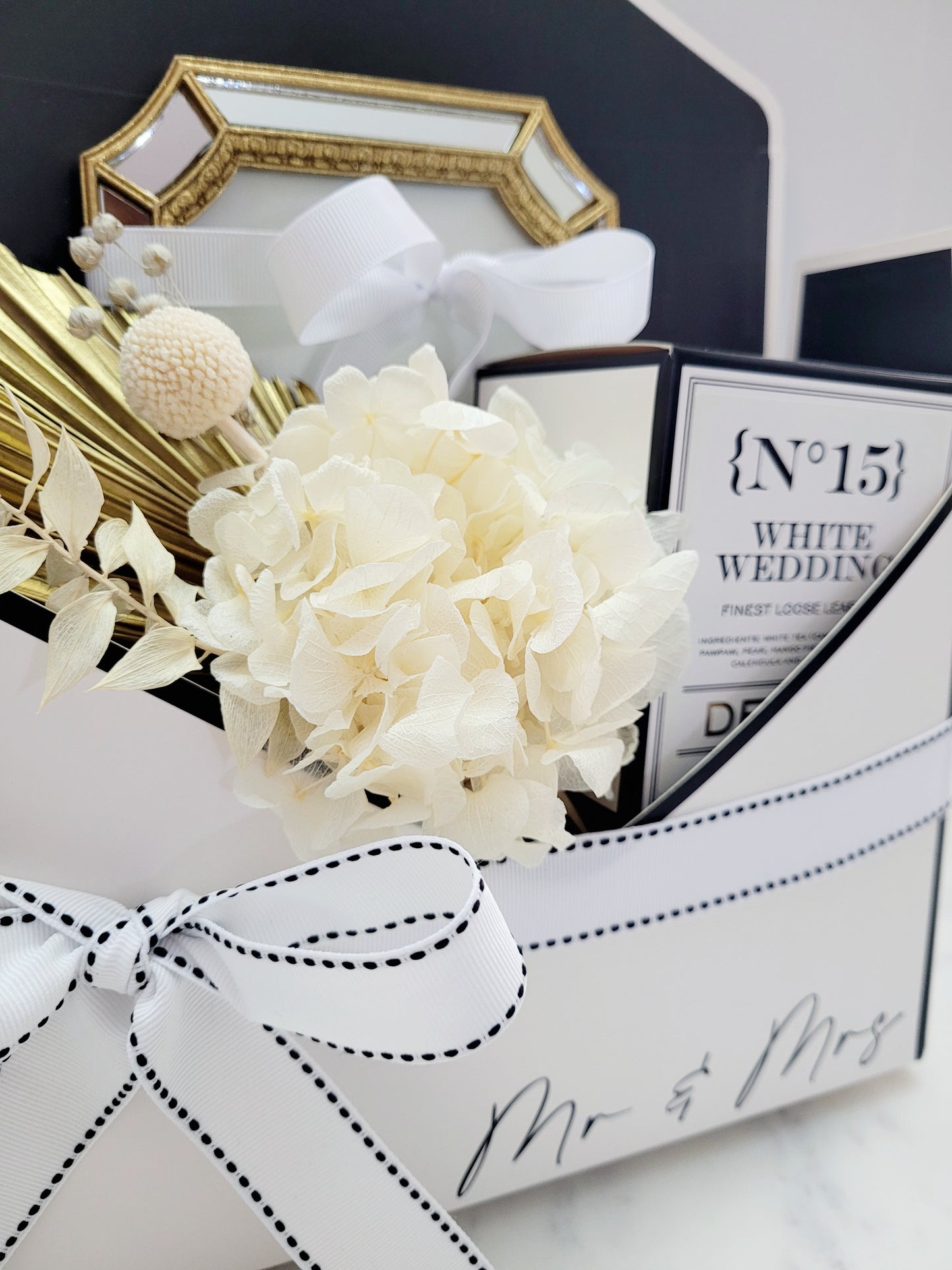 Newlyweds gift box