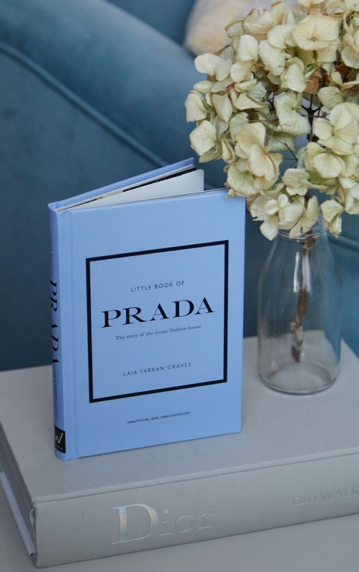 Laia Farran Graves: The Little Book of Prada