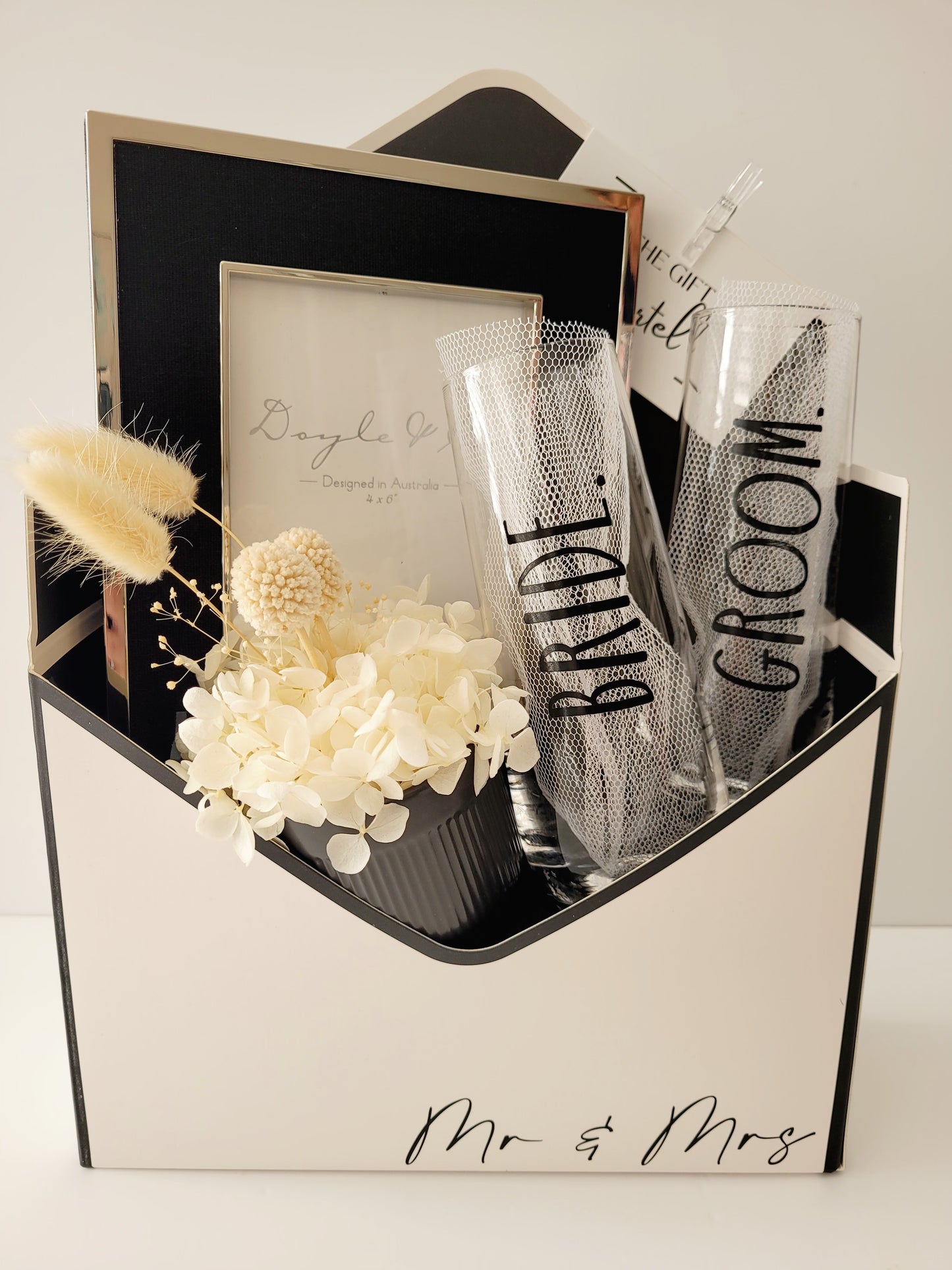 Newlyweds gift box