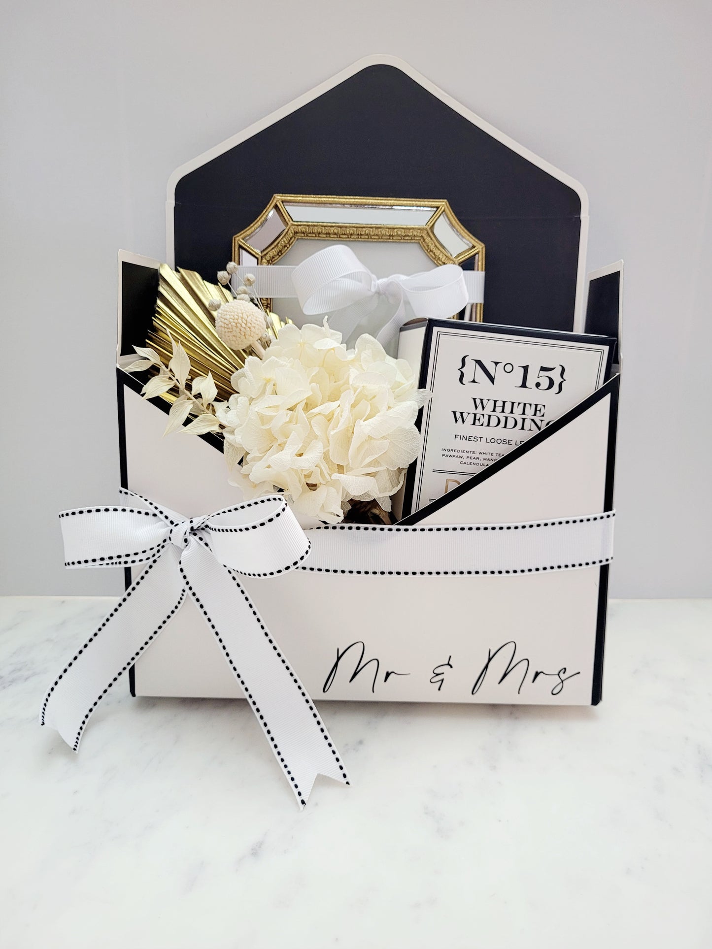Newlyweds gift box